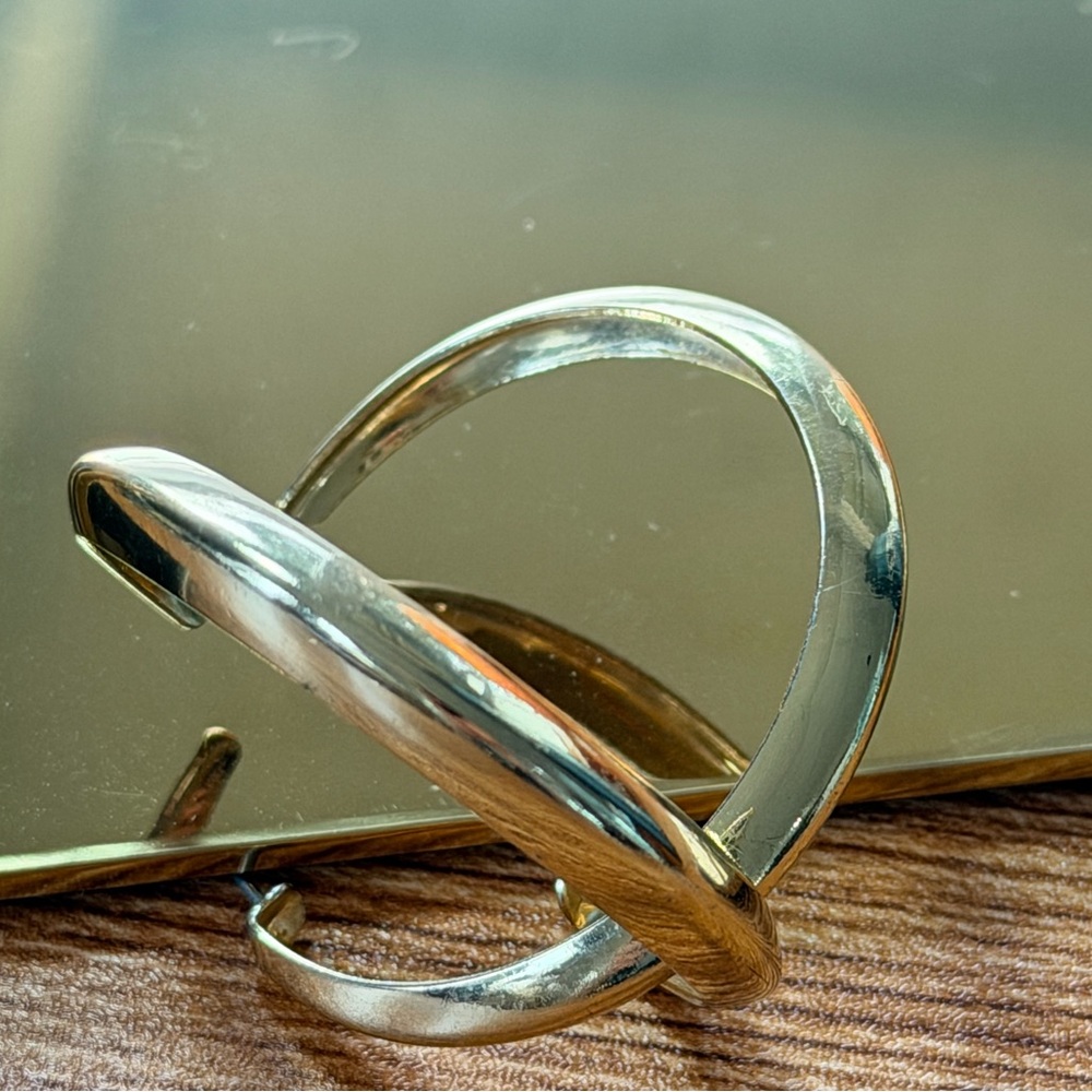 Vintage Gold Tone Hoop Earrings very good condition